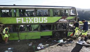 V nesreči avtobusa, na katerem je bilo več Slovencev, umrla 19-letnica