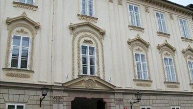 Unicredit in Krekovi skladi kljub težavam nadškofije zagotavljajo varnost prihrankov