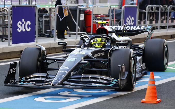 Hamilton šesti na prvem treningu. | Foto: Reuters