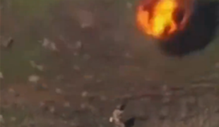 Ruski vojak se je soočil z ukrajinskim dronom. Zgodilo se je to. #video