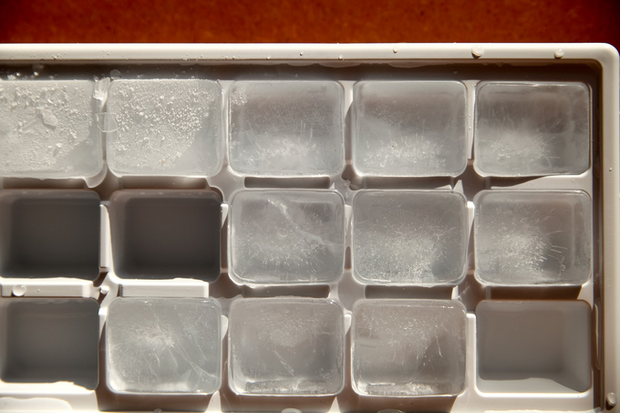 V starih časih so živila hladili z uporabo ledenih kock.  | Foto: 