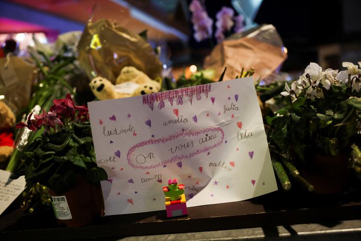 Na silvestrovo je v požaru v baru Le Constellation umrlo 40 ljudi, 116 ljudi je bilo ranjenih, večina huje.  | Foto: Reuters