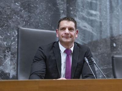 Ustavno sodišče o pobudi za oceno ustavnosti poslovnika DZ