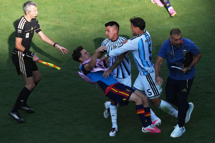 Španija Paredes Argetina | Nešportno obnašanje Argentincev je pod drobnogledom disciplinske komisije Fife. | Foto Reuters