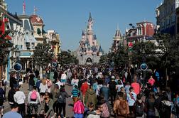 V pariškem Disneylandu zaradi lažnega preplaha več poškodovanih