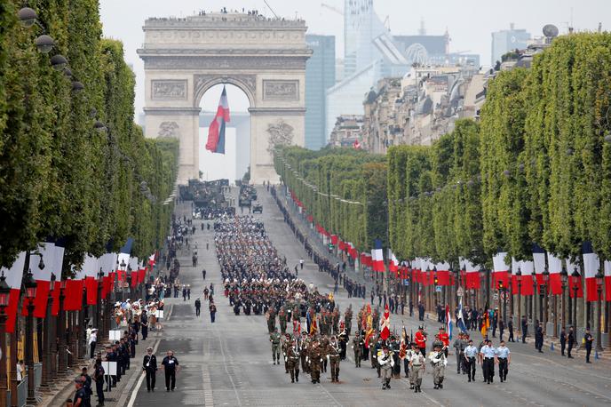Vojaška parada v Parizu | Državni praznik so v Parizu zaznamovali z veličastno vojaško parado. | Foto Reuters