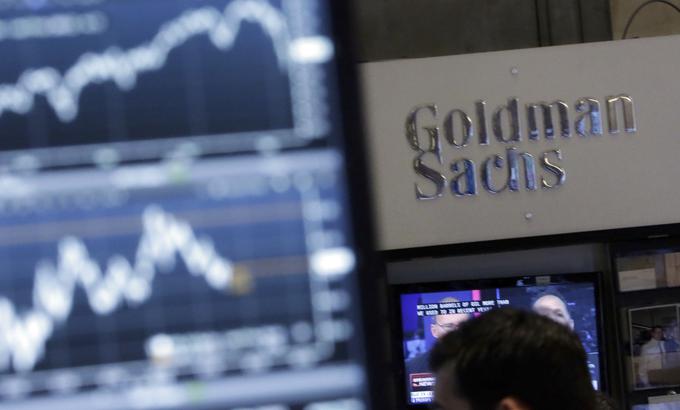 Povprečna letna bruto plača za položaj, ki ga je v banki Goldman Sachs zasedal Aziz McMahon, je okrog 360 tisoč evrov bruto, z vsemi dodatki pa je še približno sto tisočakov višja. (Podatek: Glassdoor). | Foto: AP / Guliverimage