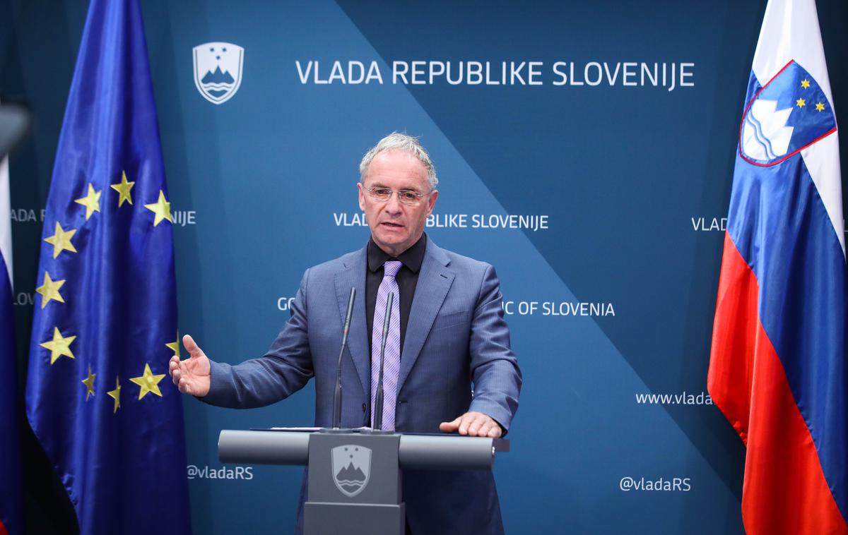 Aleš Hojs | Opozicija hoče interpelacijo zoper notranjega ministra Aleša Hojsa obravnavati na izredni seji | Foto STA