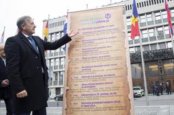 Karl Erjavec na vrata parlamenta nabil deset tez za prenovo države