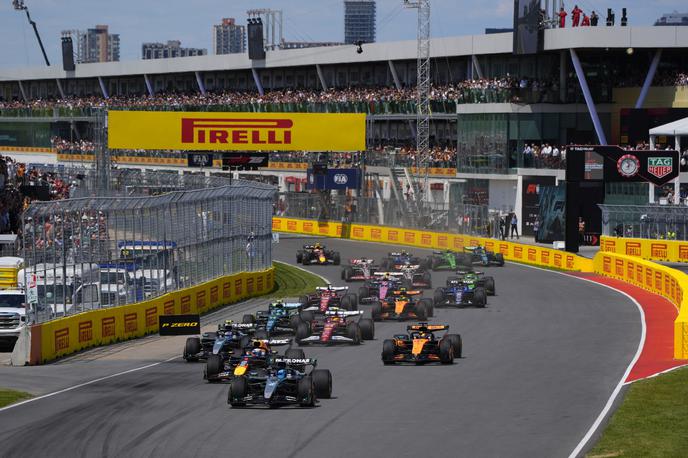 Montreal štart George Russell Max Verstappen | George Russell je na štartu in v prvih zavojih brez težav zadržal prvo mesto. | Foto Reuters