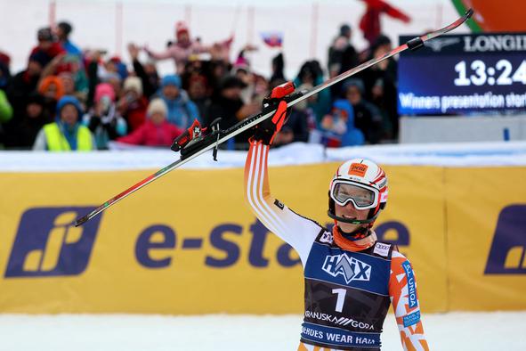 Petra Vlhova vnovič na operacijo kolena