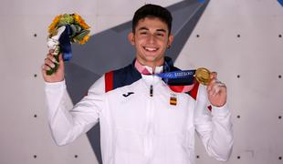 Zgodovinsko zlato v športnem plezanju 18-letnemu Špancu