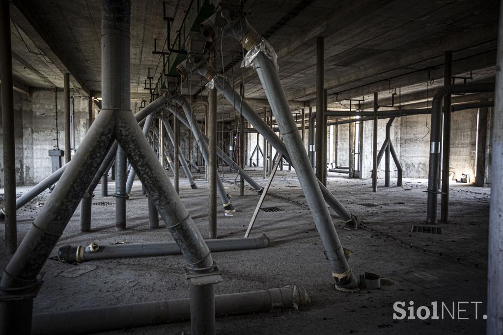 Žito silosi v ljubljanskem BTCju. silos žito