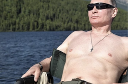 Skrivnost Putinovega križa, ki ga nikoli ne sname