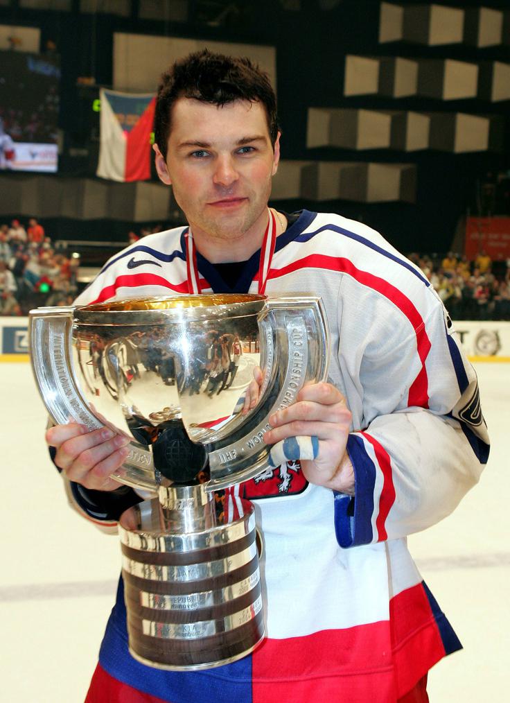 Jaromir Jagr Leta 2005 se je z naslovom svetovnega prvaka včlanil v trojni zlati klub, v katerem je peščica hokejistov, ki se lahko pohvalijo z naslovom olimpijskega prvaka, svetovnega prvaka in prvaka lige NHL. | Foto: Guliverimage