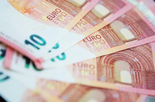 Banke v polletju za četrtino povečale dobiček