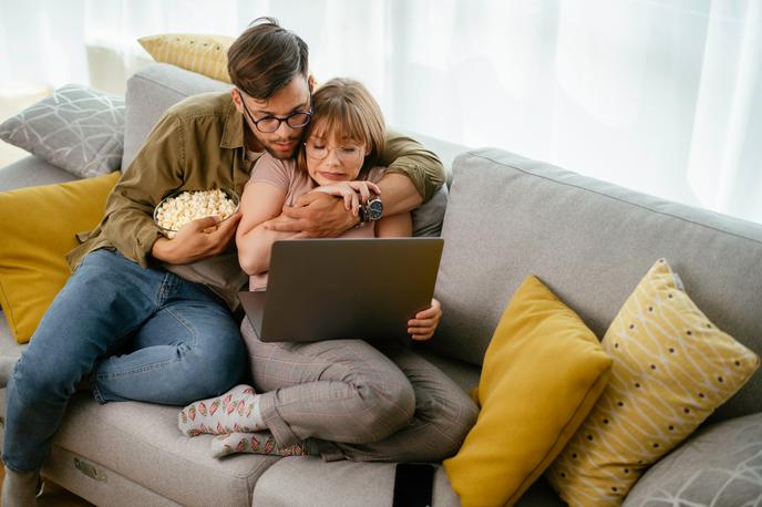 Starš. Otrok. Digitalno starševstvo. Računalnik. | Foto Shutterstock