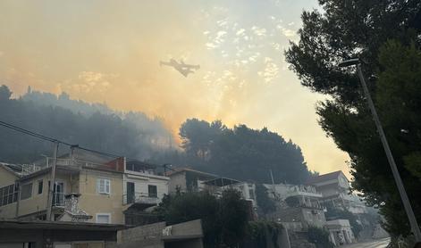 Ognjena stihija se nadaljuje: zvečer znova izbruhnil ogenj, na delu 120 gasilcev
