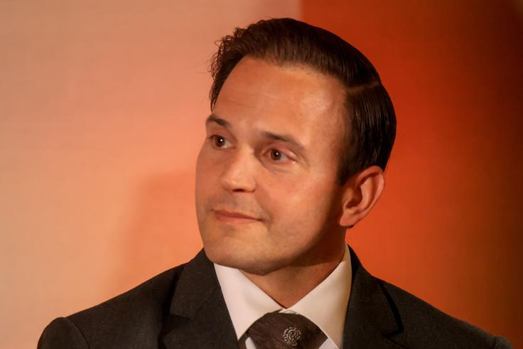 "Današnje goljufije vse bolj spodbujajo organizirane, dobro financirane, globalne kriminalne združbe. Vpliv ni le finančen. Goljufija lahko spremeni način, kako se ljudje pozneje obnašajo: številne žrtve zmanjšajo aktivnost svojih kartic ali pa prizadeto kartico popolnoma prenehajo uporabljati." | Foto: VISA