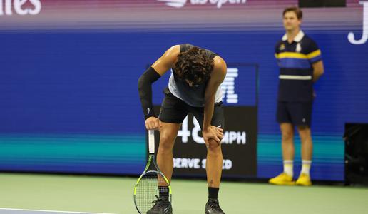 Shelton strl izmučenega Alcaraza, Tiafoe zmagovalec čustvenega četrtfinala #video
