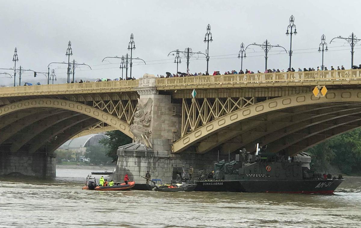 Budimpešta nesreča ladja Donava | Za kapitana ladje Viking Syring, 64-letnega ukrajinskega državljana, so konec tedna odredili 30-dnevni pripor. Obtožen je ogrožanja ladijskega prometa, ki je povzročilo več smrti. | Foto Bralec