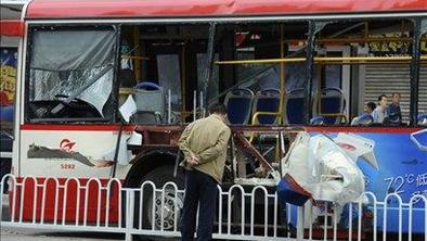 Na Kitajskem dve žrtvi eksplozij na avtobusih