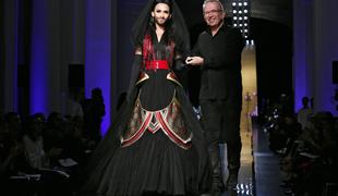 Bradata Conchita na Gaultierjevi modni reviji (foto)