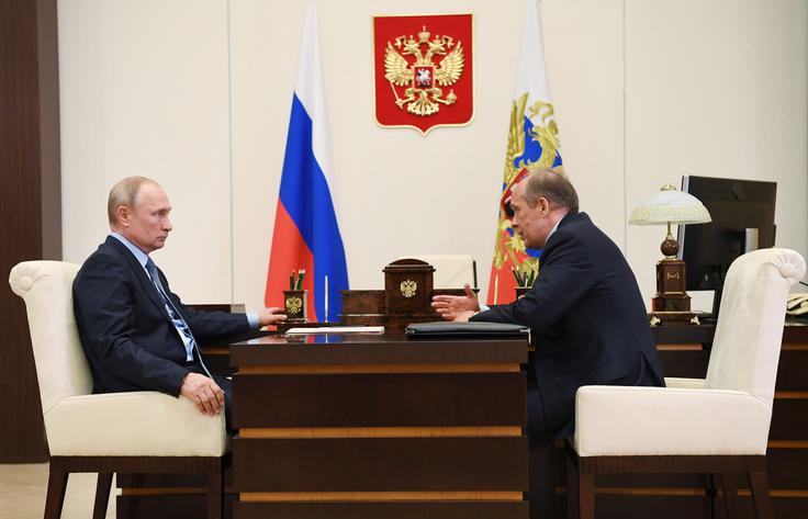 Direktor FSB Aleksander Bortnikov ima neposreden dostop do ruskega predsednika Vladimirja Putina, dejavnost službe pa neposredno nadzira ruski predsednik. | Foto: Reuters
