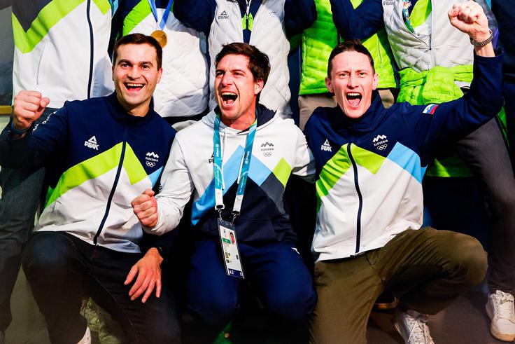 Evforija v slovenskem taboru po novih olimpijskih uspehih. | Foto: Aleš Fevžer