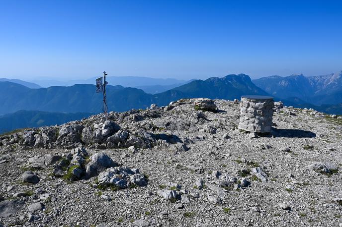 Peca Kordeževa glava | Vrh Kordeževe glave, najvišje točke Pece, ima neoviran razgled za 360 stopinj. | Foto Matej Podgoršek