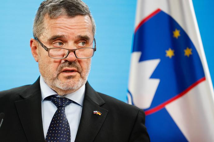 Tone Kajzer | Zunanji minister Tone Kajzer je poudaril, da mora širitveni proces EU temeljiti na jasnih merilih, oprijemljivem napredku pri izvajanju reform in enakih standardih za vse države kandidatke. | Foto Reuters