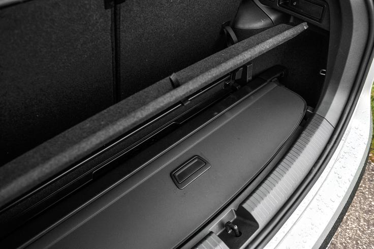 Seat tarraco Pod tapeto prtljažnika je tudi Seat namestil nosilna utora za prevoz konzole z rolojem, kadar ni v uporabi. | Foto: Gašper Pirman