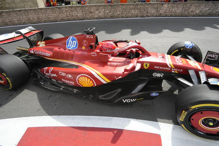 V Bakuju je najmanjša napaka usodna. To je sredi prvega treninga občutil tudi Charles Leclerc. | Foto: Guliverimage