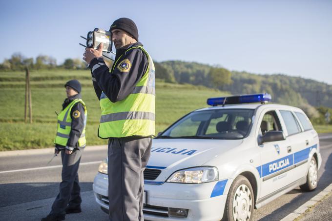 "Policija v sodelovanju z različnimi organizacijami izvaja številne preventivne projekte tako na področju izobraževanja kot tudi vsakodnevno na cestah. Znanje in izkušnje so tiste, ki lahko izboljšajo varnost v prometu, predvsem pa je pomembno, da najmlajše naučimo strpnega in previdnega ravnanja v cestnem prometu," je v okviru napovedi preventivnih akcij zavoda Varna pot, ki bodo v desetih krajih po Sloveniji potekale do konca septembra, povedal Boštjan Smolej, višji policijski inšpektor Uprave uniformirane policije. | Foto: 