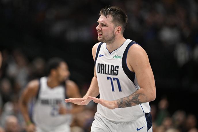 Luka Dončić Dallas Mavericks | Luka Dončić bo zaradi poškodbe mečne mišice s parketa odsoten vsaj en mesec. | Foto Reuters