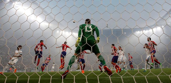 Atletico Madrid našega Jana Oblaka, ki je spet zaklenil svoja vrata, je osvojil evropsko lovoriko. Škofjeločan je postal drugi slovenski nogometaš z evropsko lovoriko (prvi je bil Srečko Katanec). | Foto: Reuters