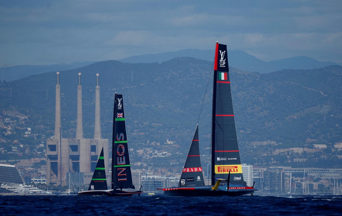 Ineos Britannia, Luna Rossa, pokal Louis Vuitton, Barcelona | Jadrnica Ineos Britannia potrebuje le še eno zmago. | Foto Reuters