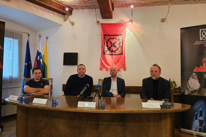 Škofja Loka, Škofjeloški pasijon | To bo prva uprizoritev Škofjeloškega pasijona po 11 letih, saj je prejšnja uprizoritev zaradi pandemije covida-19 odpadla. Tako bo to tudi prva uprizoritev od vpisa na Unescov seznam nesnovne kulturne dediščine. Župan je prepričan, da bo ta mednarodna prepoznavnost Škofjeloškega pasijona povzročila, da bo tokratna uprizoritev odmevala še širše kot uprizoritev leta 2015. | Foto Tinkara Zupan/STA