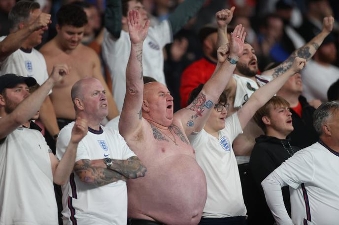 Anglija Češka | Veselje angleških navijačev po novi zmagi treh levov. | Foto Reuters