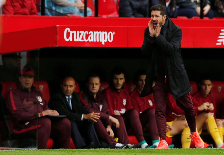 Diego Simeone Sevillo uvršča med resne kandidate za naslov španskega prvaka. | Foto: Reuters