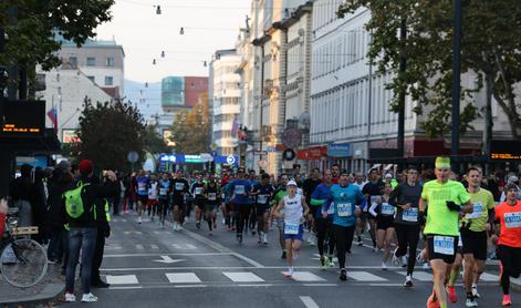 V živo: Klara Lukan in Vid Botolin zmagovalca teka na 10 km, elita v lov na rekorde ob 9. uri