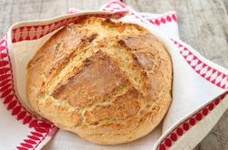 Kruh iz domače peke: slasten okus, hrustljava skorja in značilne luknje v notranjosti