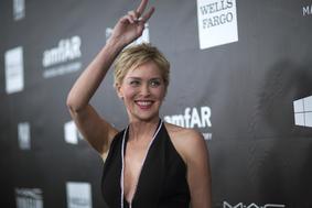 Legenda v prekrižanju nog Sharon Stone še vedno ne nosi spodnjega perila