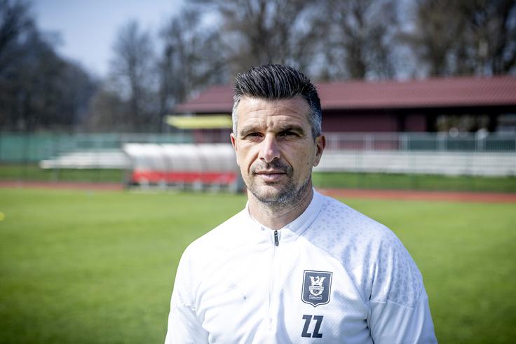Stožice so dobile novo travnato površino. Kaj to pomeni za igralni slog Olimpije? "To pomeni, da ne bomo imeli več izgovorov. Če pogledamo prvo srečanje z Rogaško, je bilo igrišče res težko in nam ni šlo v prid. Želim si čim boljše pogoje, da fantom zagotovimo najbolje kar lahko. Potem bo vpliv drugih stvari čim manjši." | Foto: Ana Kovač