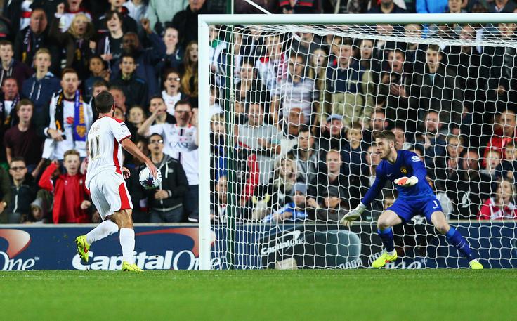 Junak navijačev Severne Irske gole zabija za Wigan. | Foto: 