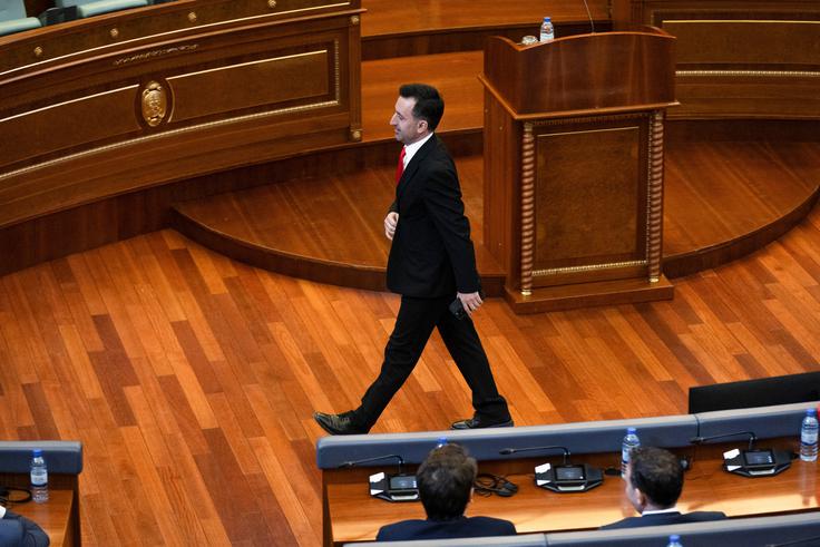 Basha je po izvolitvi poslance pozval k enotnosti. "Čas je, da dokažemo, da imamo kljub političnim razlikam pogum in modrost, da si skupaj prizadevamo za najvišje interese naše države," je dejal po poročanju mreže Radio svobodna Evropa. Srbijo je pozval k priznanju Kosova. | Foto: Reuters