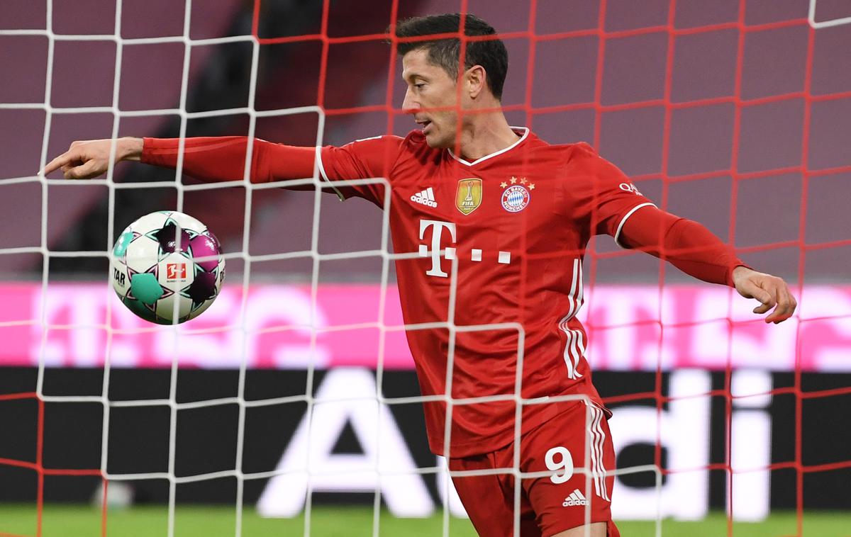 Robert Lewandowski | Robert Lewandowski je bil s tremi goli eden najzaslužnejših, da je Bayern v velikem nemškem derbiju porazil Borussio Dortmund. | Foto Reuters