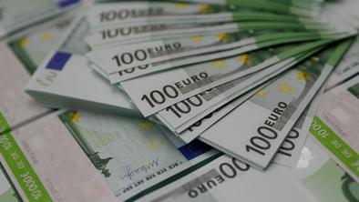 V pol leta za 347 milijonov evrov več tujih neposrednih naložb