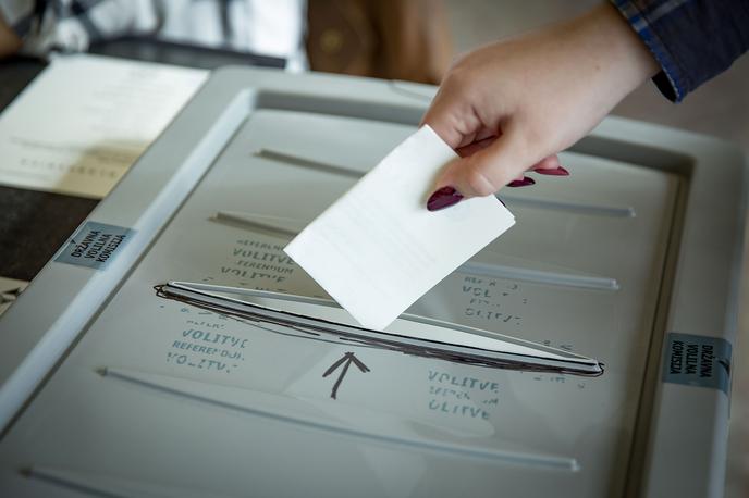 Predčasne volitve 2022 | Volitve bo treba ponavljati v svete krajevnih skupnosti Žusterna in Semedela, ker je prišlo do napak pri delu volilnih odborov in na glasovnicah. | Foto Ana Kovač