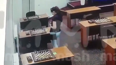Ruska šahistka suspendirana, potem ko je med tekmo zastrupila svojo tekmico #video